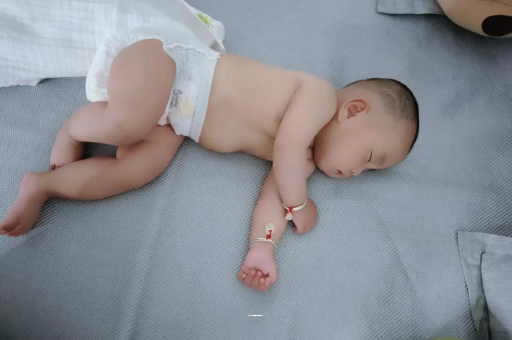 三河怀孕多久会显肚子